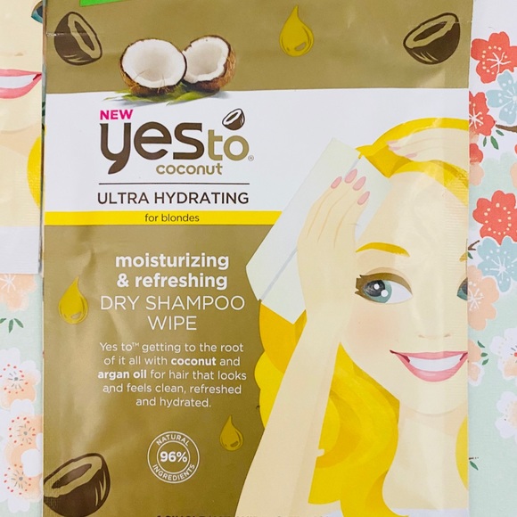 Yes To Coconut Ultra Hydrating Dry Shampoo Wipe - Picture 3 of 4